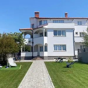 Mara Apartment Pula